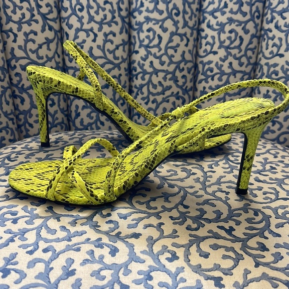Green snakeskin sandal sling back heels. - Picture 7 of 7